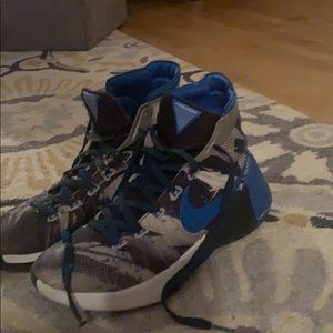 Basketball/athletic shoes